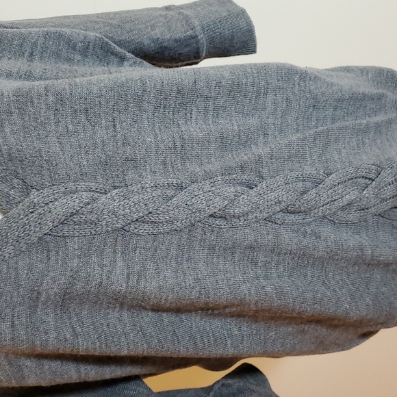 New York & Co. gray v neck sweater size medium - Picture 3 of 8